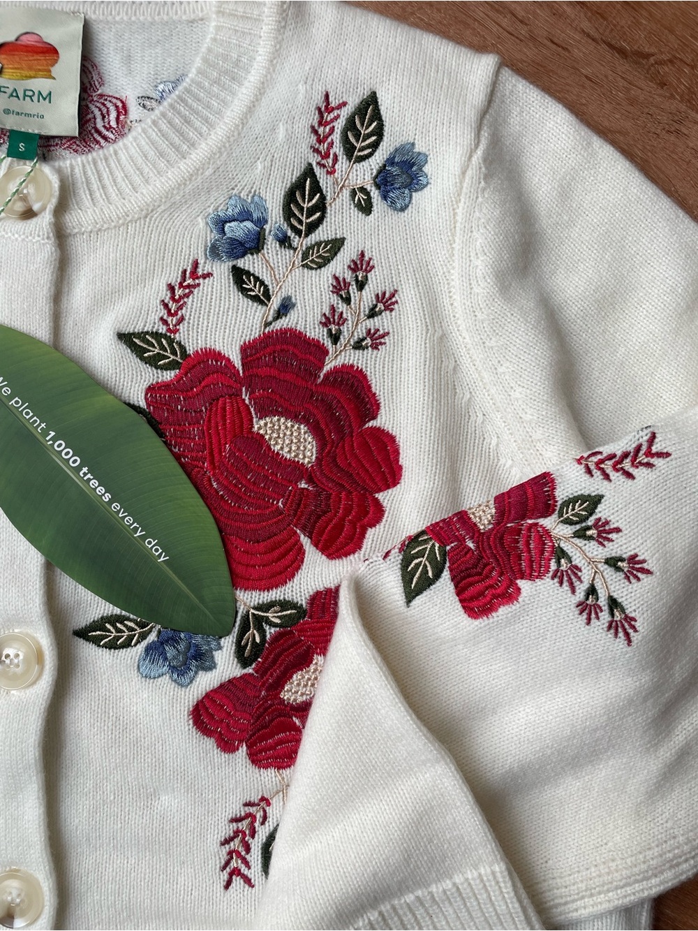 FARM Rio Cream Embroidered Flowers Buttoned Knit Cardigan! - Picture 7 of 9